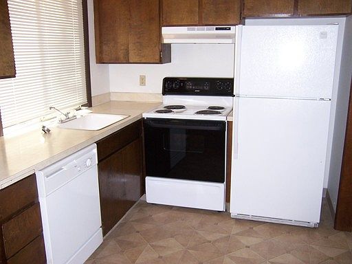 4th image of 2662 NE Hampton Ct