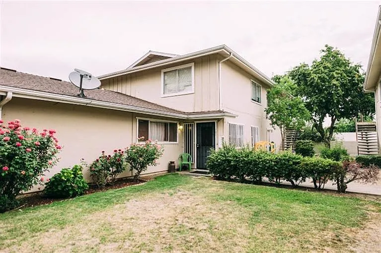 4936 N Holt Ave APT 101 photo 1
