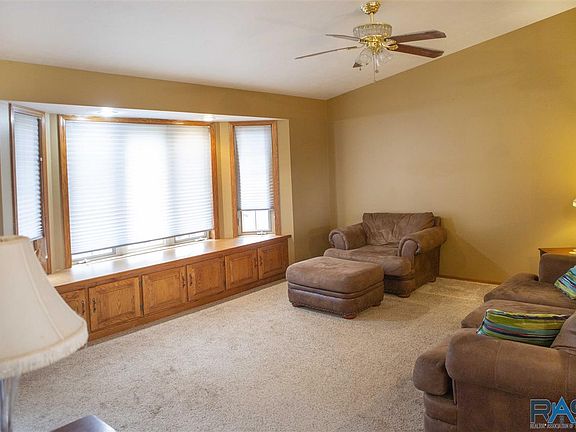 5th image of 501 E Veterans Dr
