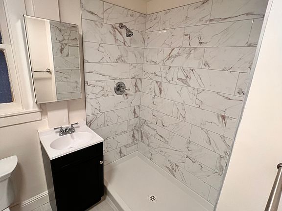 5th image of 823 Grant Ave #6