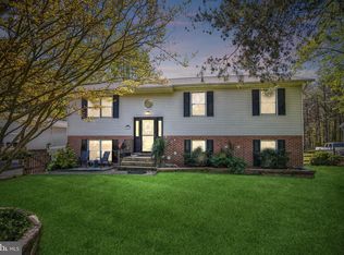460 Laura Ln, Lusby, MD 20657