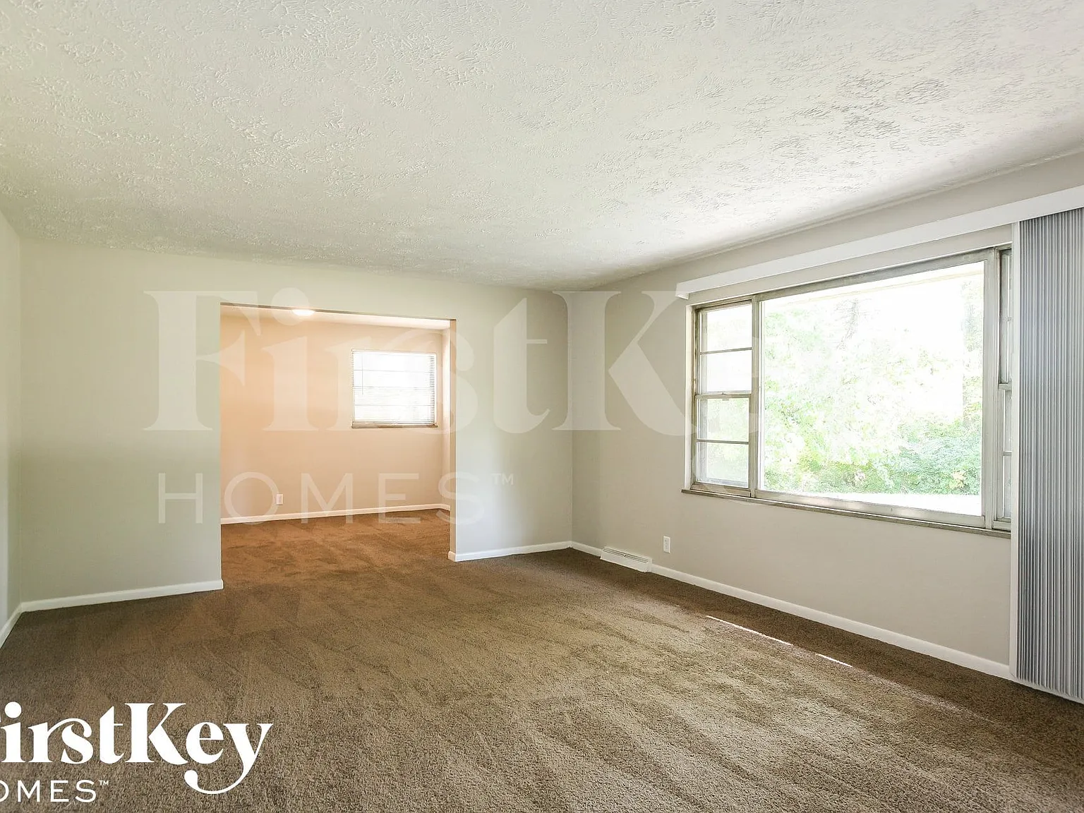 4 bed, 1.5 bath, 2842 sqft, $2,230 — Photo 3