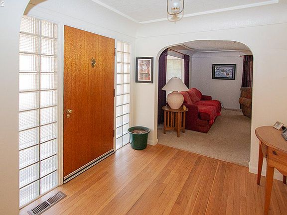 3rd image of 6613 NE 209th St