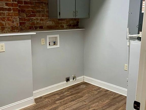 3rd image of 27 W Oak St