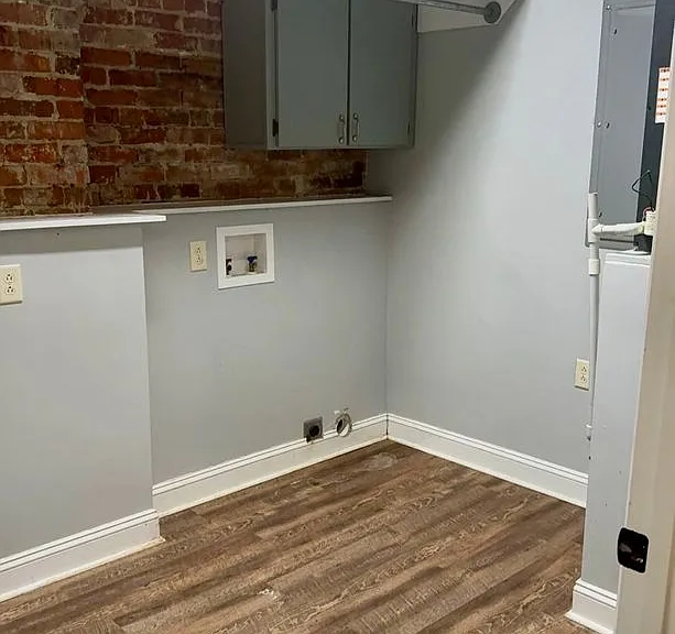 27 W Oak St — Photo 11
