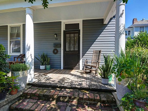 4th image of 729 Aiken St