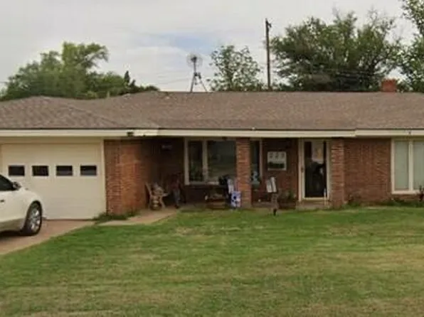 223 Redwood Ln, Levelland, TX 79336