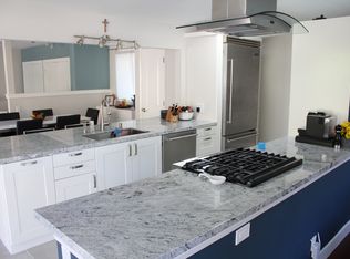 572 Las Colindas Rd, San Rafael, CA 94903