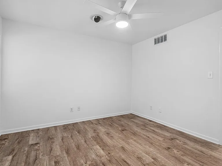 438 Yacht Club Dr #C — Photo 10