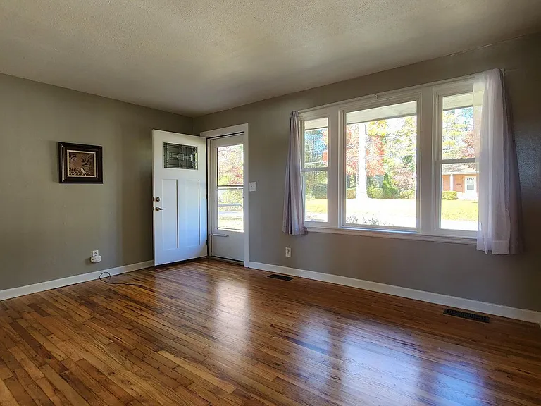 60 Elm Bend Rd — Photo 2