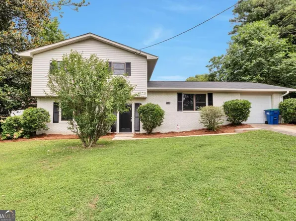 910 Michael Dr, College Park, GA 30349