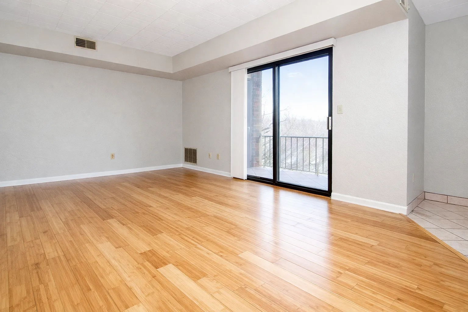 2 bed, 900 sqft, $1,135 — Photo 2