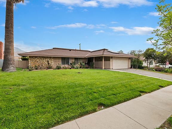 3rd image of 6003 Blythe Ave