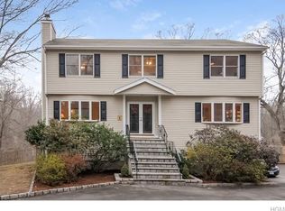 15 Rocky Rdg, Cortlandt Manor, NY 10567