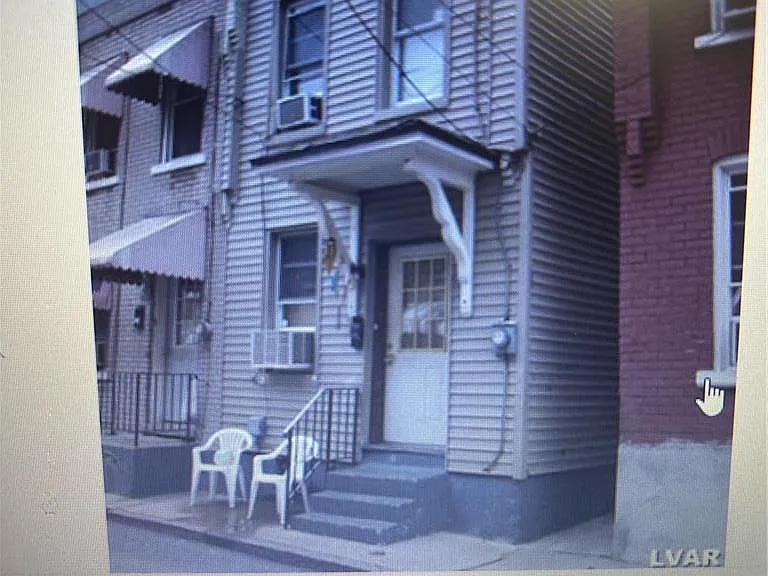 740 Laufer St — Photo 2