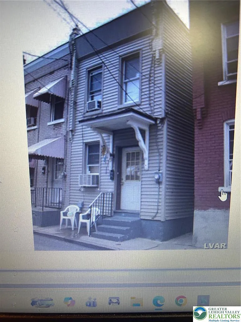 Building Photo - 740 Laufer St