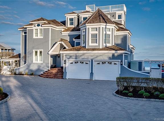 2nd image of 1064E Long Beach Blvd