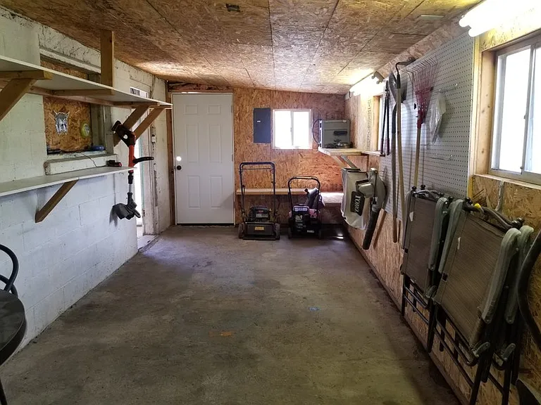 1658 Childs Ave — Photo 16