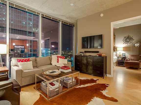 5th image of 301 Demonbreun St Unit 1305