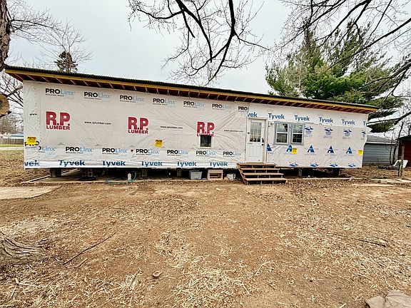2nd image of 221 Lukins St