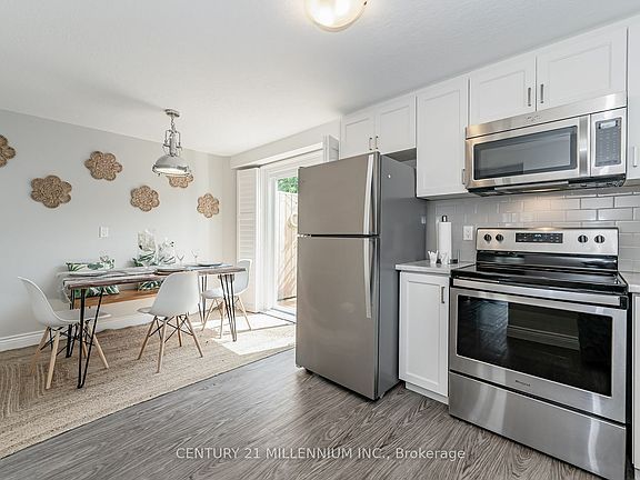 5th image of 118 Sanderson Dr
