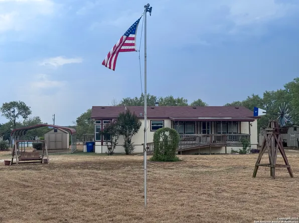 207 Homestead, La Vernia, TX 78121