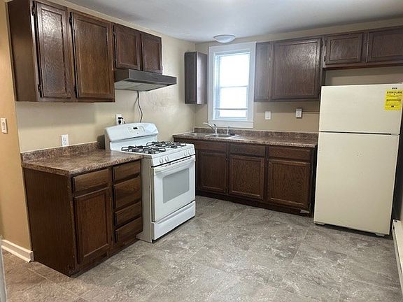 4th image of 1920 Briggs St #B