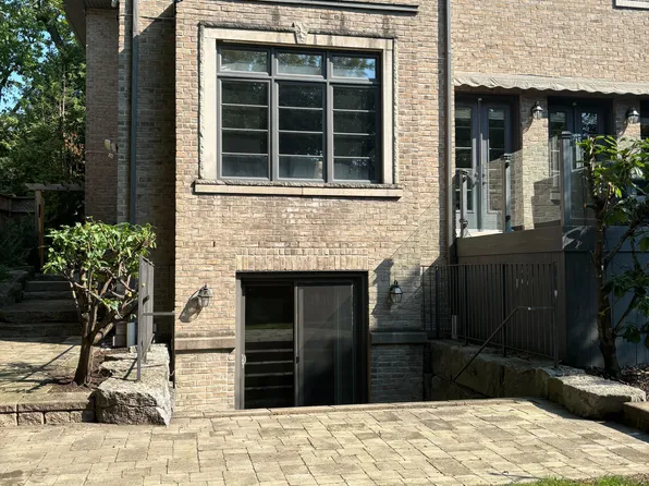 81 Chestnut Hills Pkwy, Toronto, ON M9A 3R1