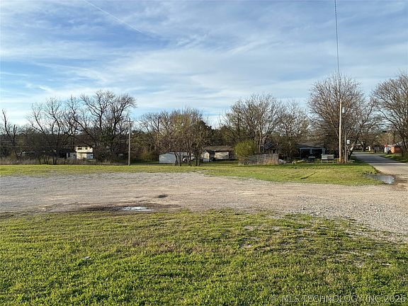 5th image of 1500 W Main St
