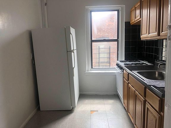 2nd image of 249 E 176th St