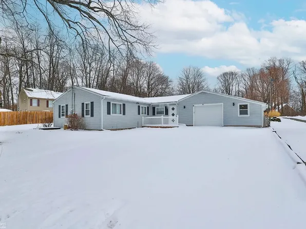 7718 Sweetwood Dr, Macungie, PA 18062