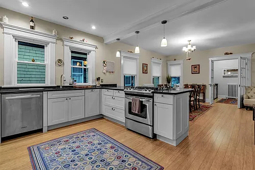 61 Saint James Pl Photo 1