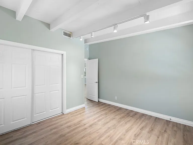 1435 Bluebird Canyon Dr — Photo 17