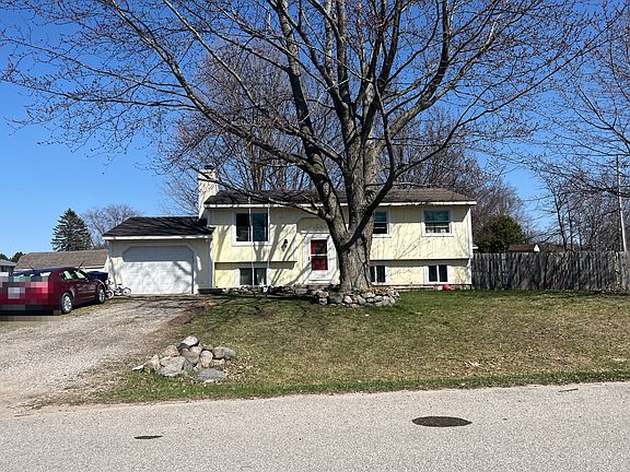 2nd image of 1410 Greenbrier Dr