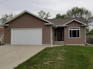724 W 1st St, Cottonwood, MN 56229