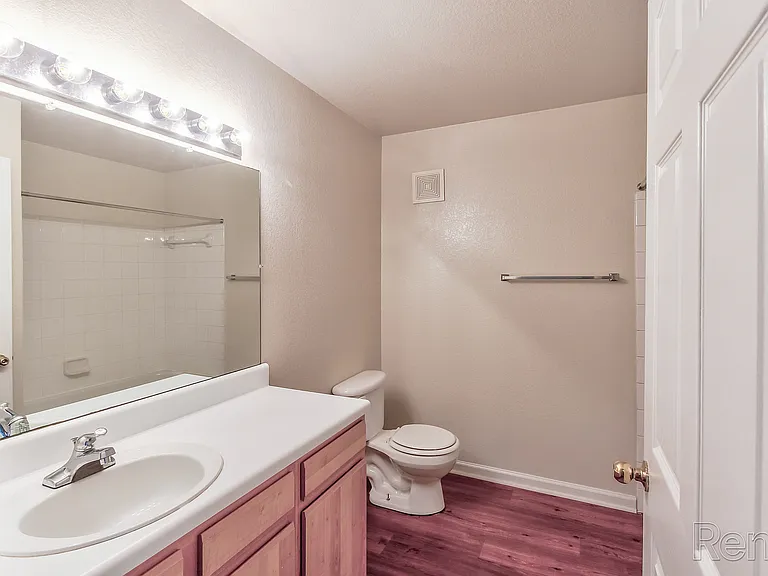 Plymouth Ridge Apartments — Photo 17