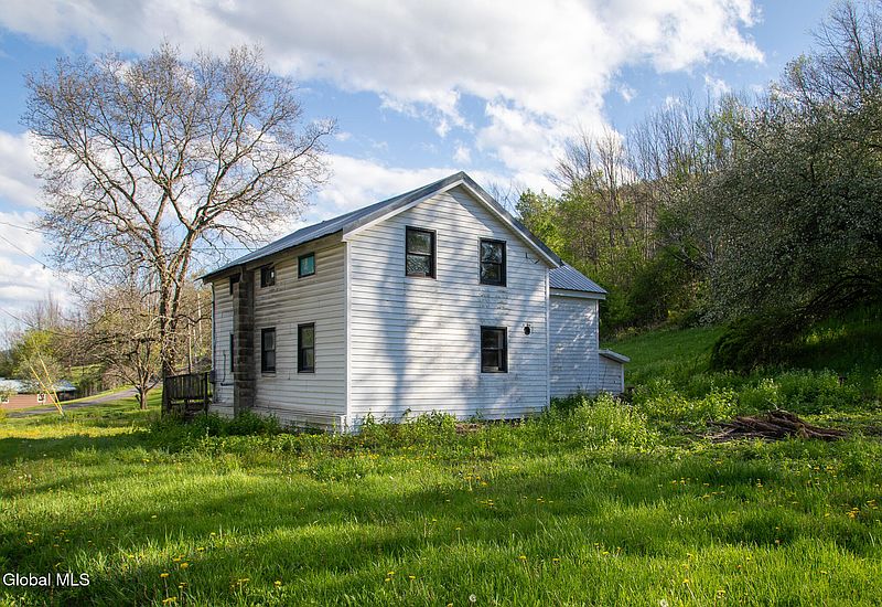 3rd image of 123 Ecker Hollow Road