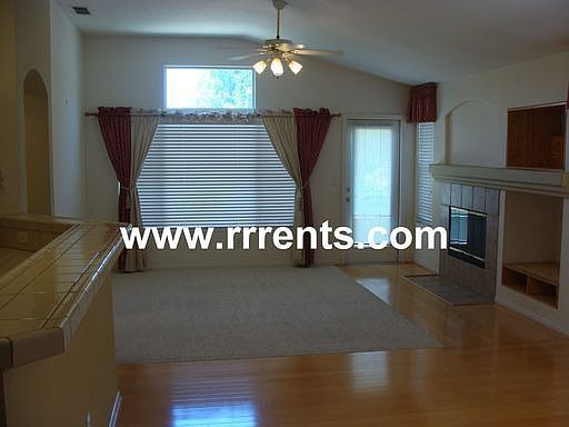 5th image of 9115 Leland Oaks Ct