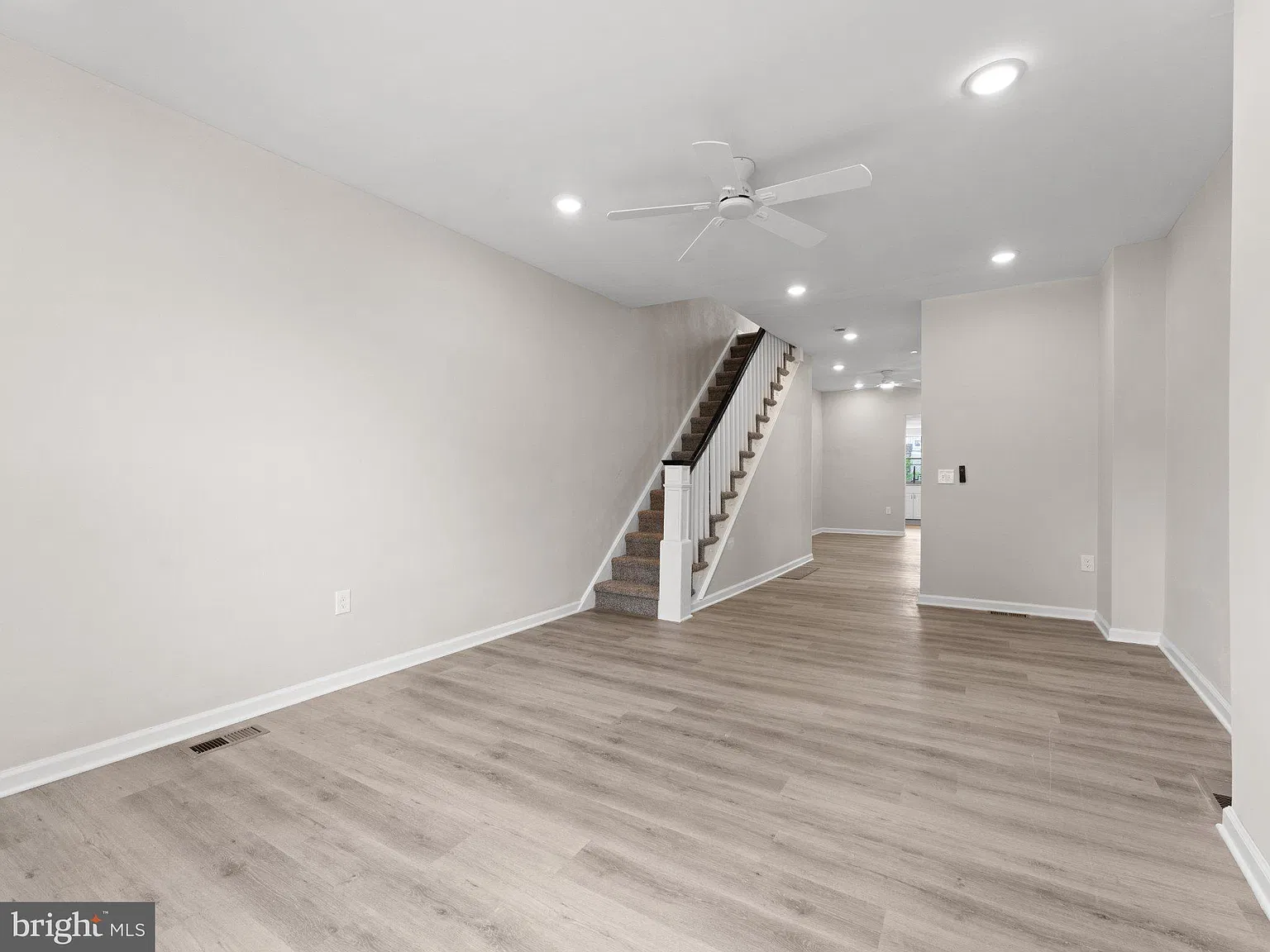 3 bed, 1.5 bath, 1000 sqft, $1,550 — Photo 4