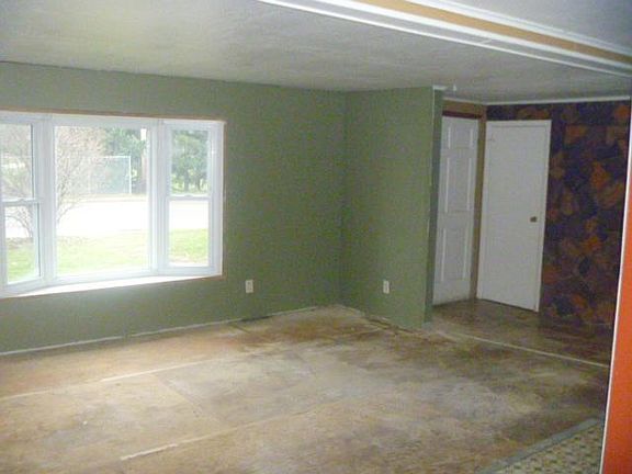 4th image of 302 W Park Ave