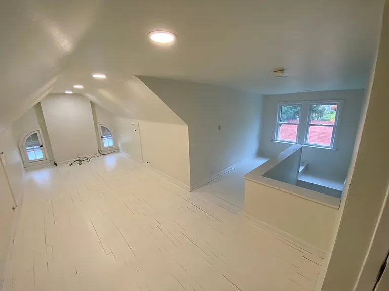 2975 Claremont Rd — Photo 34
