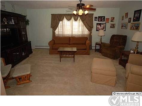 4th image of 15 Cardiff Ct