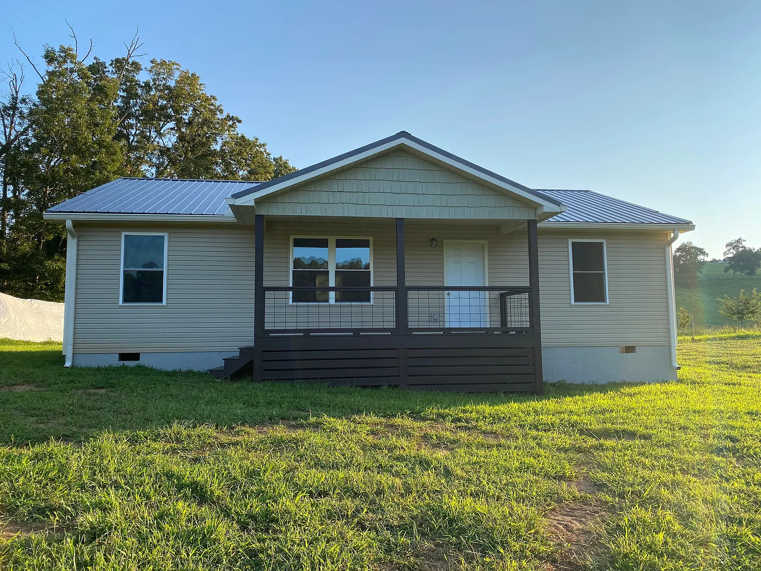 3 bed, 2.0 bath, 1344 sqft, $2,000 — Photo 1
