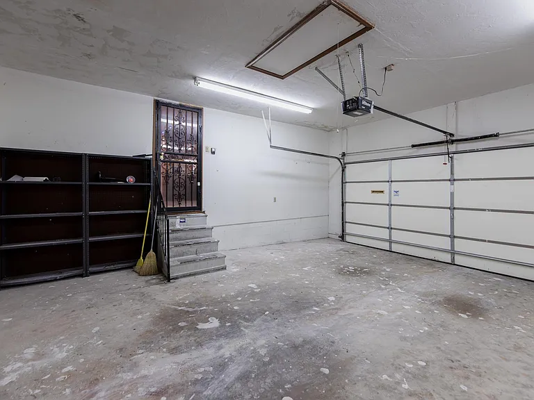 2442 N Jordan Ave — Photo 27