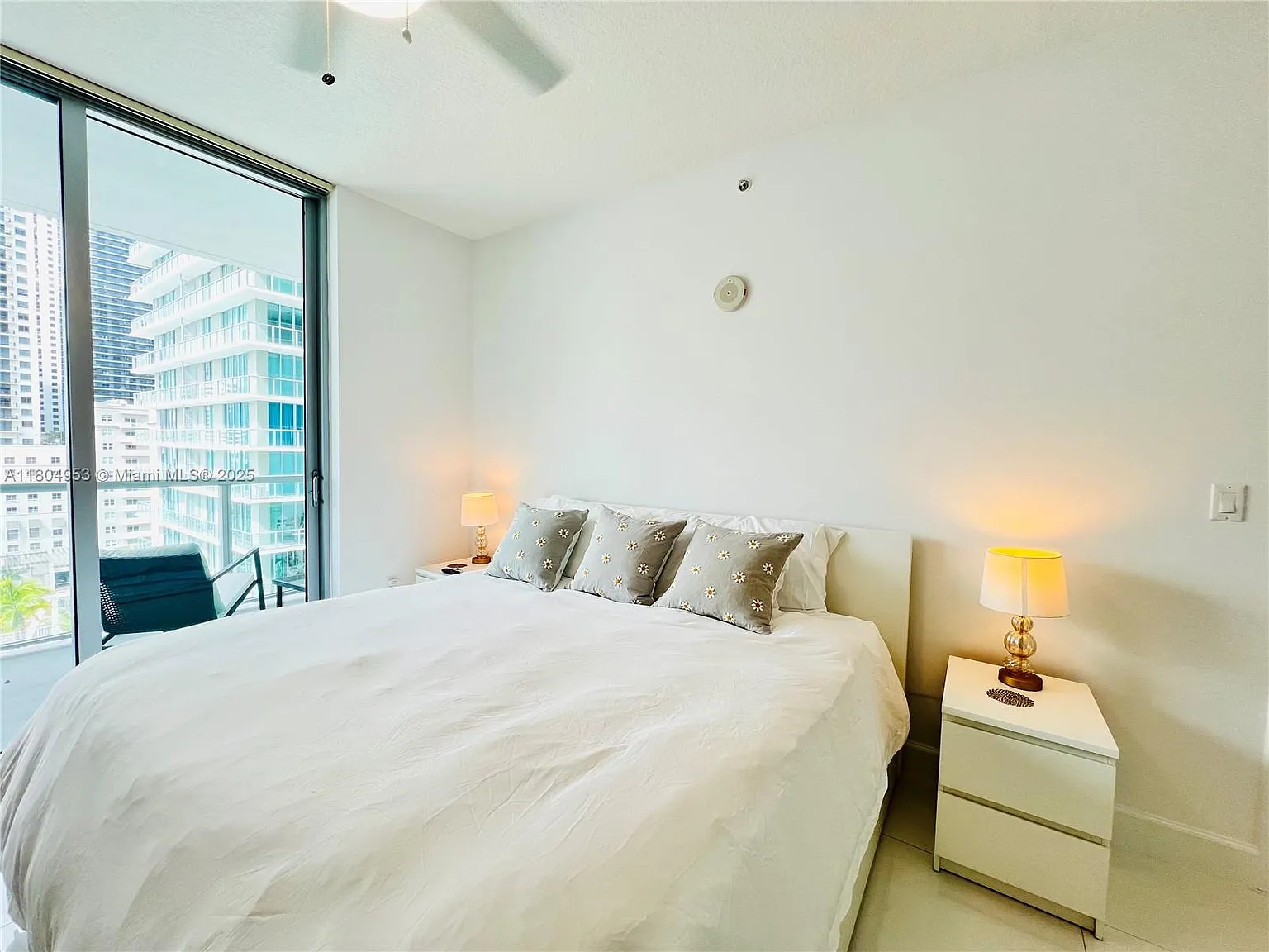 2 bed, 1024 sqft, $4,295 — Photo 4