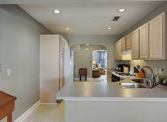 5th image of 1119 Newton St