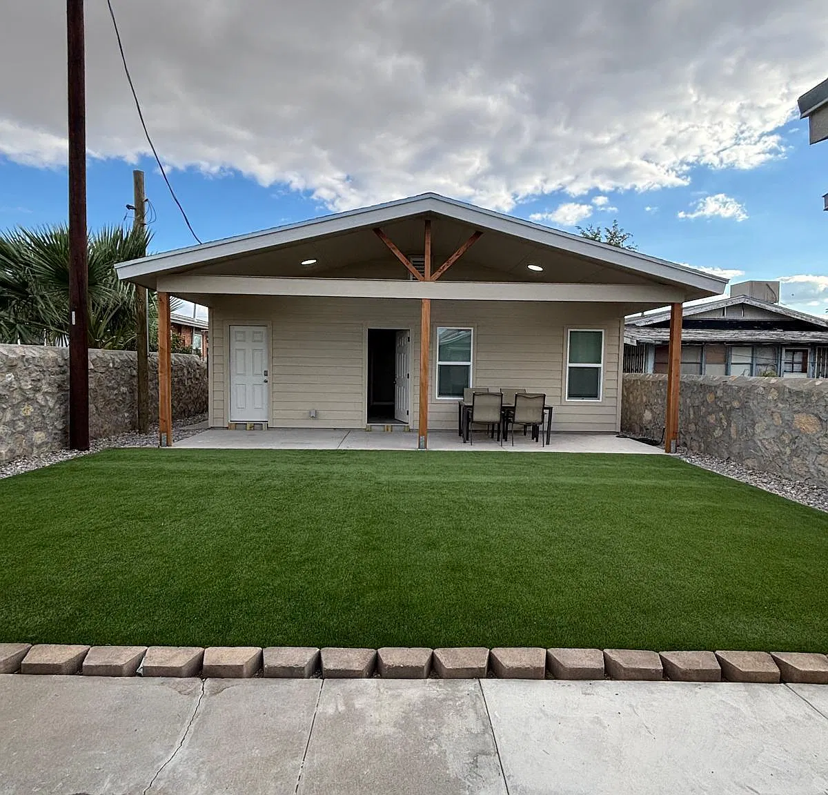 3607 Tularosa Ave — Photo 2