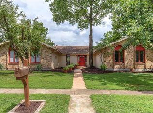 812 Windmill Dr, Ballwin, MO 63011
