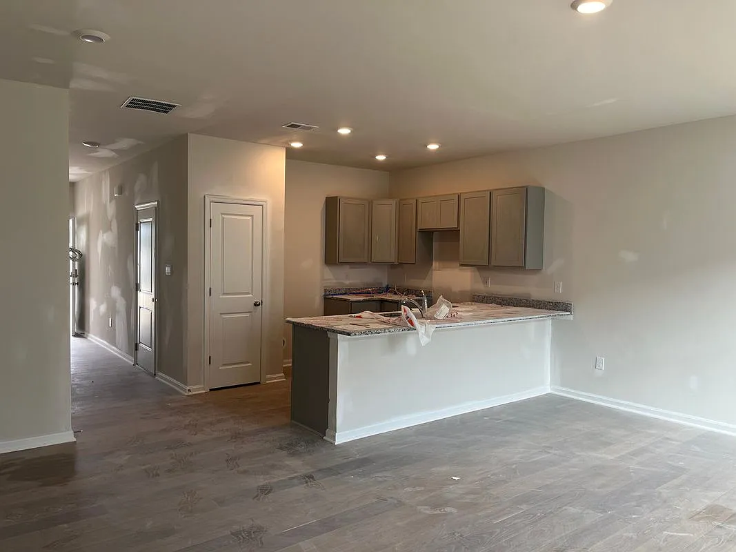 3 bed, 3.0 bath, 1500 sqft, $3,500 — Photo 3