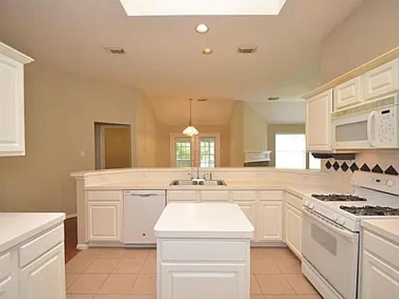 3rd image of 7403 Colony Bend Ln